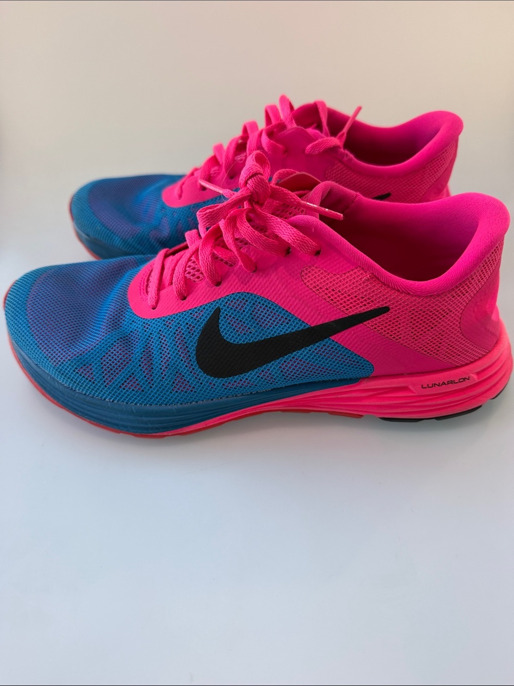 Nike Women’s size 8 Hot Pink & Blue Lunarlon Running Shoes. VINTAGE